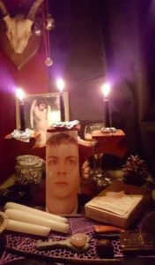 Где найти настоящую гадалку